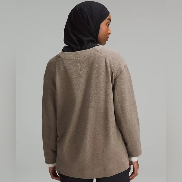 Lululemon Textured V-Neck Pullover In Nomad Size 6. - Picture 4 of 13